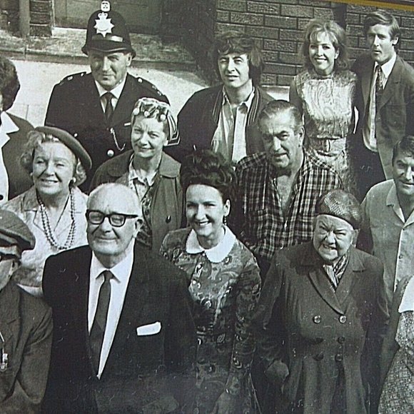 Vintage Coronation Street Book Weatherfield Life TV Classic British Show Gift - Picture 2 of 16